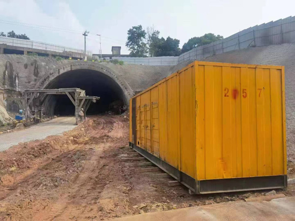 阳谷发电机出租自启装置的工作原理是什么？